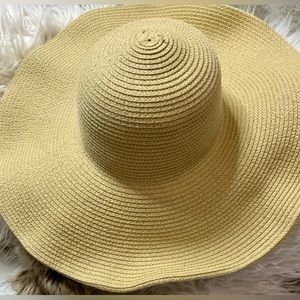 💎Magid hats💎
100% PAPER 002
MADE IN CHINA
RN#90894
SEE REVERSE FOR CARE💥#MS9